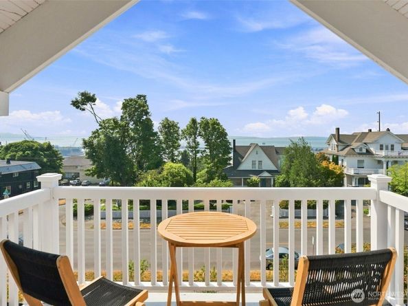 2329 Rucker Avenue, Everett WA 98201