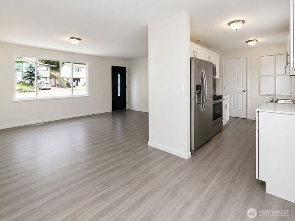 9439 11th Avenue SW, Seattle WA 98106