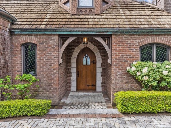 4725 W Mercer Way, Mercer Island WA 98040
