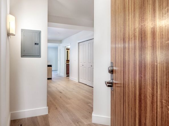 159 Denny Way 208, Seattle WA 98109