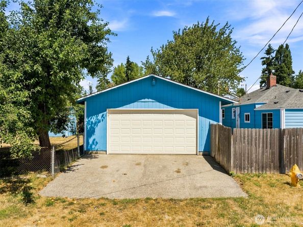 17053 35th Avenue S, SeaTac WA 98188