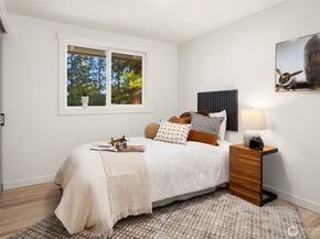 1023 109th Avenue SE, Bellevue WA 98004