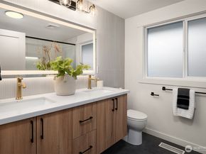 1023 109th Avenue SE, Bellevue WA 98004