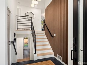 1023 109th Avenue SE, Bellevue WA 98004