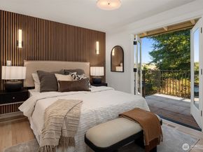 1023 109th Avenue SE, Bellevue WA 98004