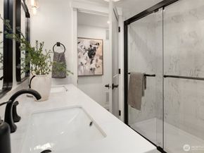 1023 109th Avenue SE, Bellevue WA 98004