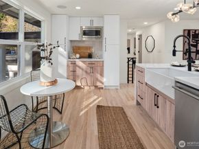 1023 109th Avenue SE, Bellevue WA 98004