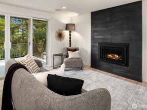 1023 109th Avenue SE, Bellevue WA 98004