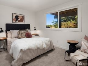 1023 109th Avenue SE, Bellevue WA 98004