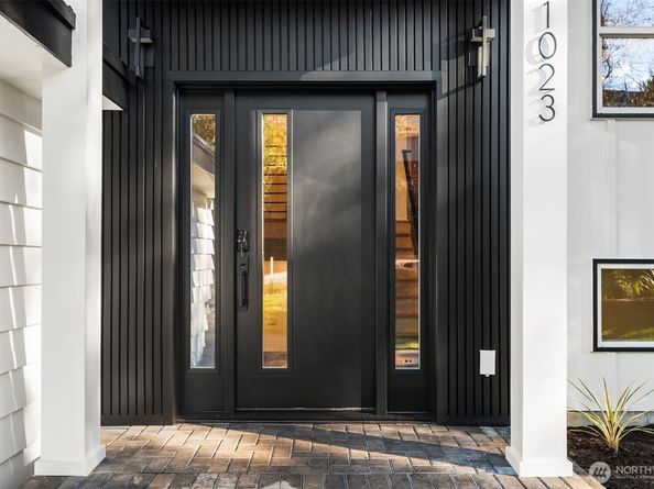 1023 109th Avenue SE, Bellevue WA 98004