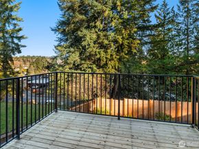 1023 109th Avenue SE, Bellevue WA 98004