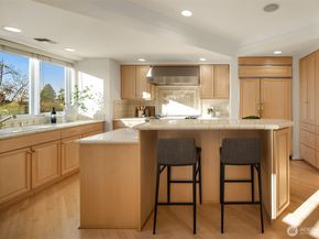 7 10th Avenue, Kirkland WA 98033