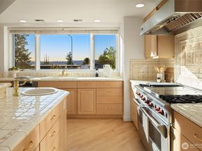 7 10th Avenue, Kirkland WA 98033