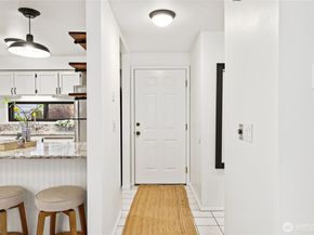 21658 14th Avenue S A12, Des Moines WA 98198