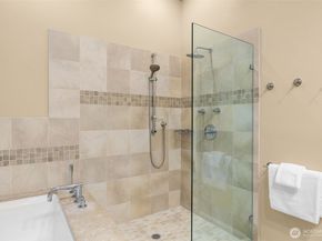 7700 E Green Lake Drive N D13, Seattle WA 98103