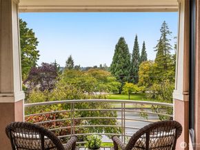 7700 E Green Lake Drive N D13, Seattle WA 98103