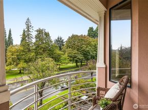 7700 E Green Lake Drive N D13, Seattle WA 98103