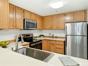 4081 224th Lane SE 202, Issaquah WA 98029