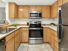 4081 224th Lane SE 202, Issaquah WA 98029