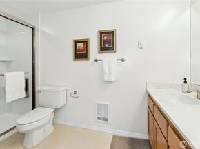 4081 224th Lane SE 202, Issaquah WA 98029