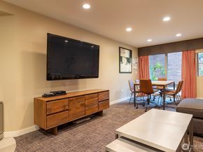 275 W Roy Street 109, Seattle WA 98119