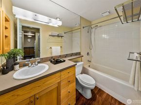 275 W Roy Street 109, Seattle WA 98119