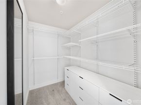 2929 1st Avenue 914, Seattle WA 98121