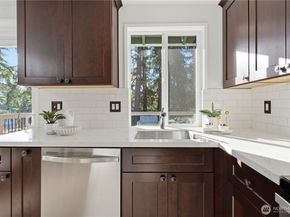 9211 NE 136th Pl, Kirkland WA 98034