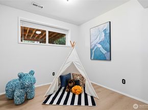 9211 NE 136th Pl, Kirkland WA 98034