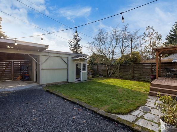 335 N 104th Street, Seattle WA 98133