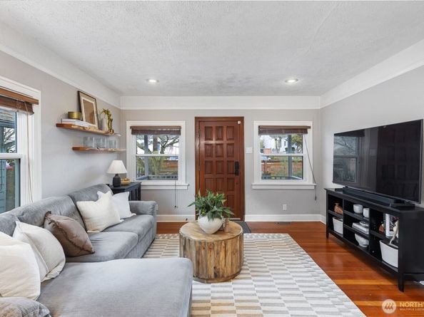 335 N 104th Street, Seattle WA 98133