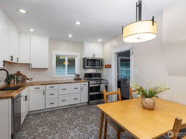 335 N 104th Street, Seattle WA 98133