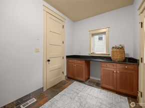 16305 SE 37th Street, Bellevue WA 98008