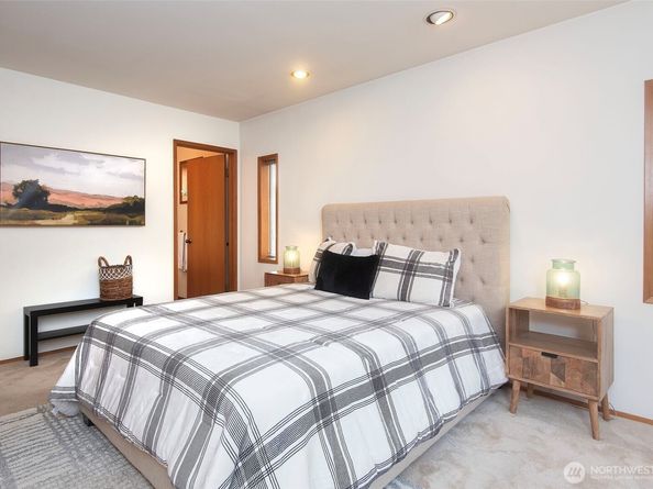 21028 36th Place W, Lynnwood WA 98036