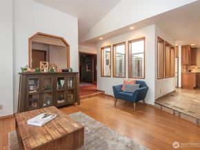 21028 36th Place W, Lynnwood WA 98036