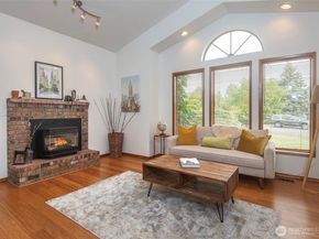 21028 36th Place W, Lynnwood WA 98036