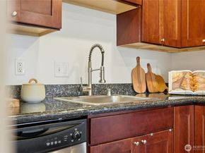 705 E Republican Street  403, Seattle WA 98102