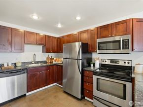 705 E Republican Street  403, Seattle WA 98102