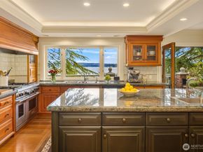 3038 E Laurelhurst Drive NE, Seattle WA 98105