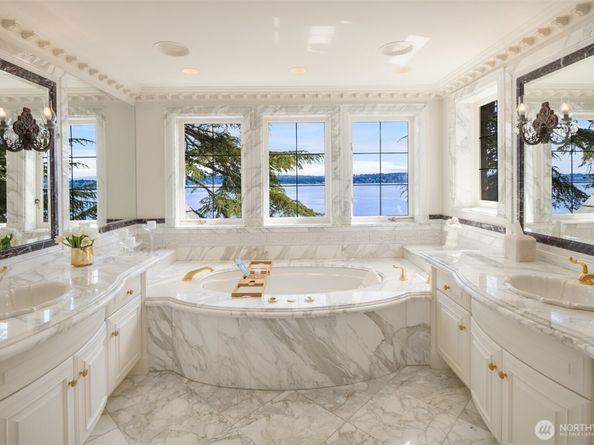 3038 E Laurelhurst Drive NE, Seattle WA 98105