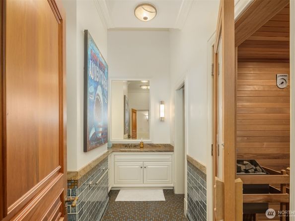 3038 E Laurelhurst Drive NE, Seattle WA 98105