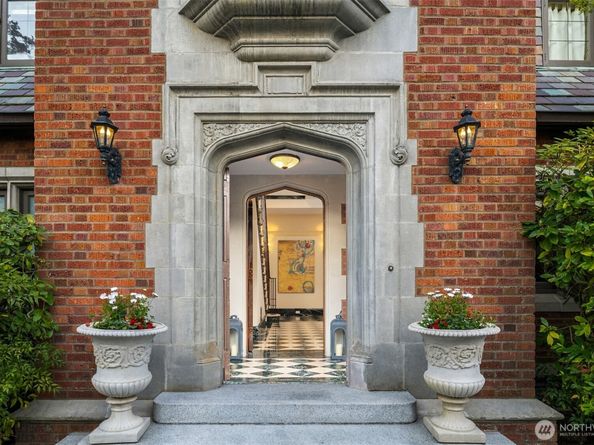 3038 E Laurelhurst Drive NE, Seattle WA 98105