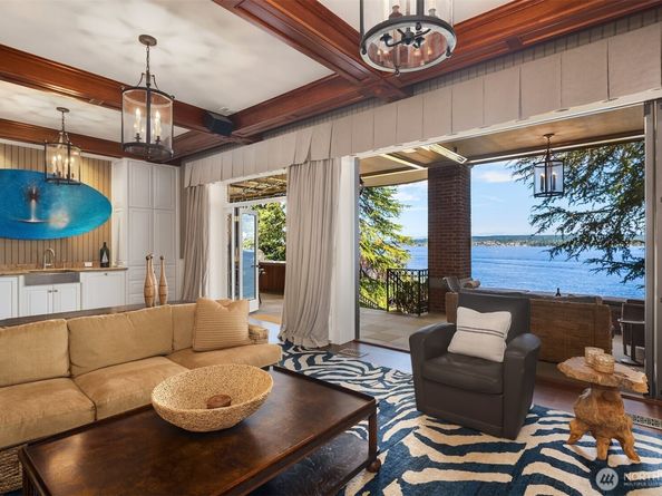 3038 E Laurelhurst Drive NE, Seattle WA 98105