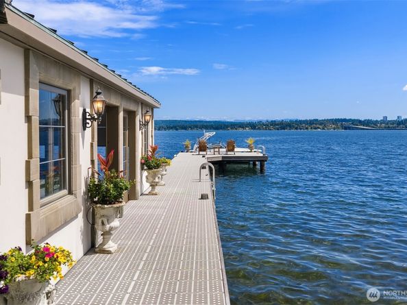 3038 E Laurelhurst Drive NE, Seattle WA 98105