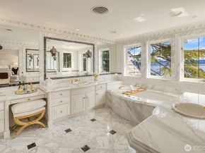 3038 E Laurelhurst Drive NE, Seattle WA 98105