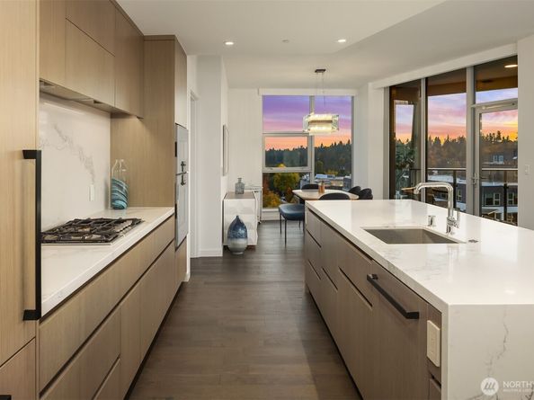 188 Bellevue Way NE 707, Bellevue WA 98004