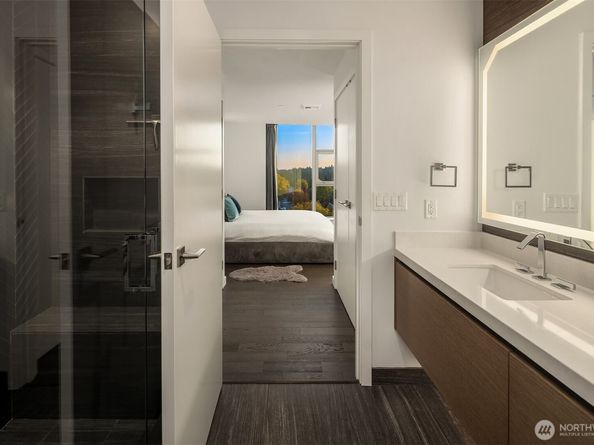 188 Bellevue Way NE 707, Bellevue WA 98004