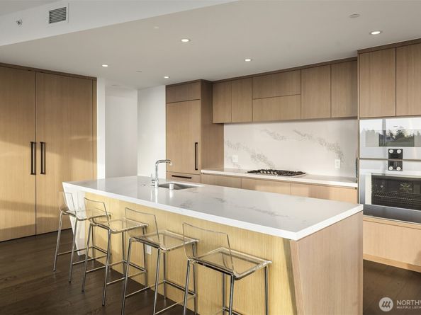 188 Bellevue Way NE 707, Bellevue WA 98004