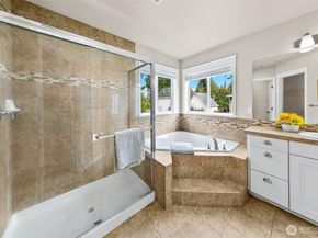 1528 211th Place NE, Sammamish WA 98074