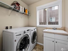 1528 211th Place NE, Sammamish WA 98074